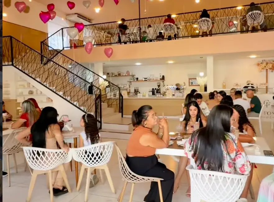 Interior da Cafeteria Gabi Fontes