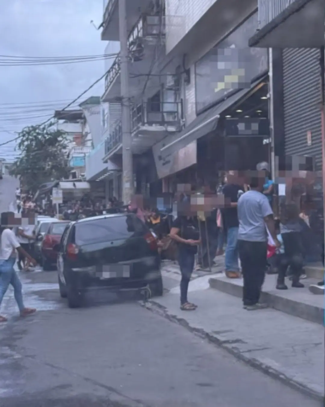 A foto da fila na rua em Vilar dos Teles