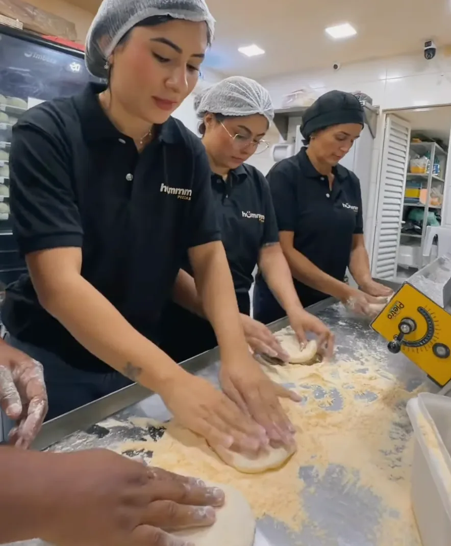 funcionários Hummm Pizza treinamento cozinha Baixada Fluminense